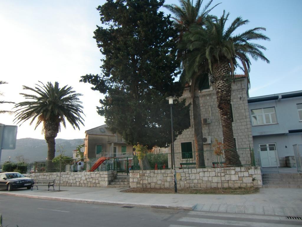 Apartments Mali Raj Vranjic Exterior foto
