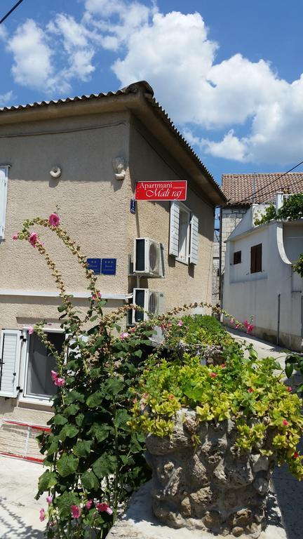 Apartments Mali Raj Vranjic Quarto foto