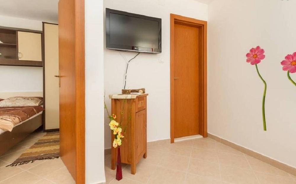 Apartments Mali Raj Vranjic Exterior foto